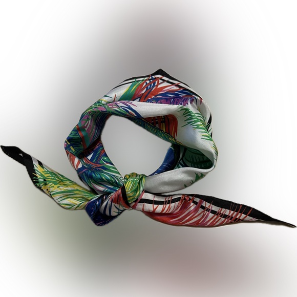 🔹🔸♦️Echo Fern Print Silk Diamond Scarf | Est. 42.5”L x 14”W - Picture 14 of 17